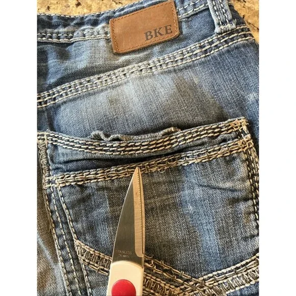 BKE Buckle Tyler Jean Shorts Mens Size 33 Blue Denim Embroidered Light Wash 12" - Picture 10 of 11